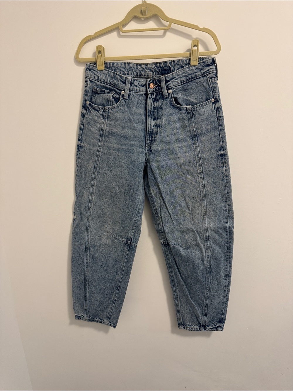 H&M Women's Slim Straight Washed Blue Jeans